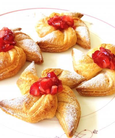 Puff pastry pinwheels with strawberries